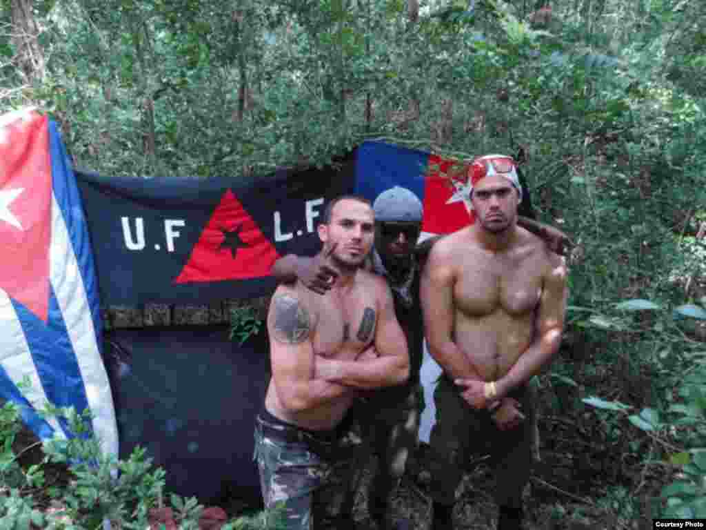Justo Tamayo (izq.), Alexander Rondón y Rafael Rojas, detenidos en Unidad de Operaciones, Pedernales, Holguín. Cortesía Juannier R. Matos.
